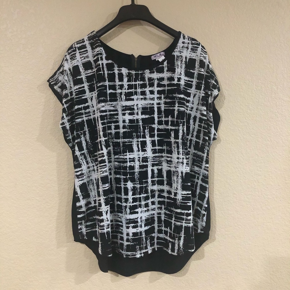 Abstract woman’s blouse✨